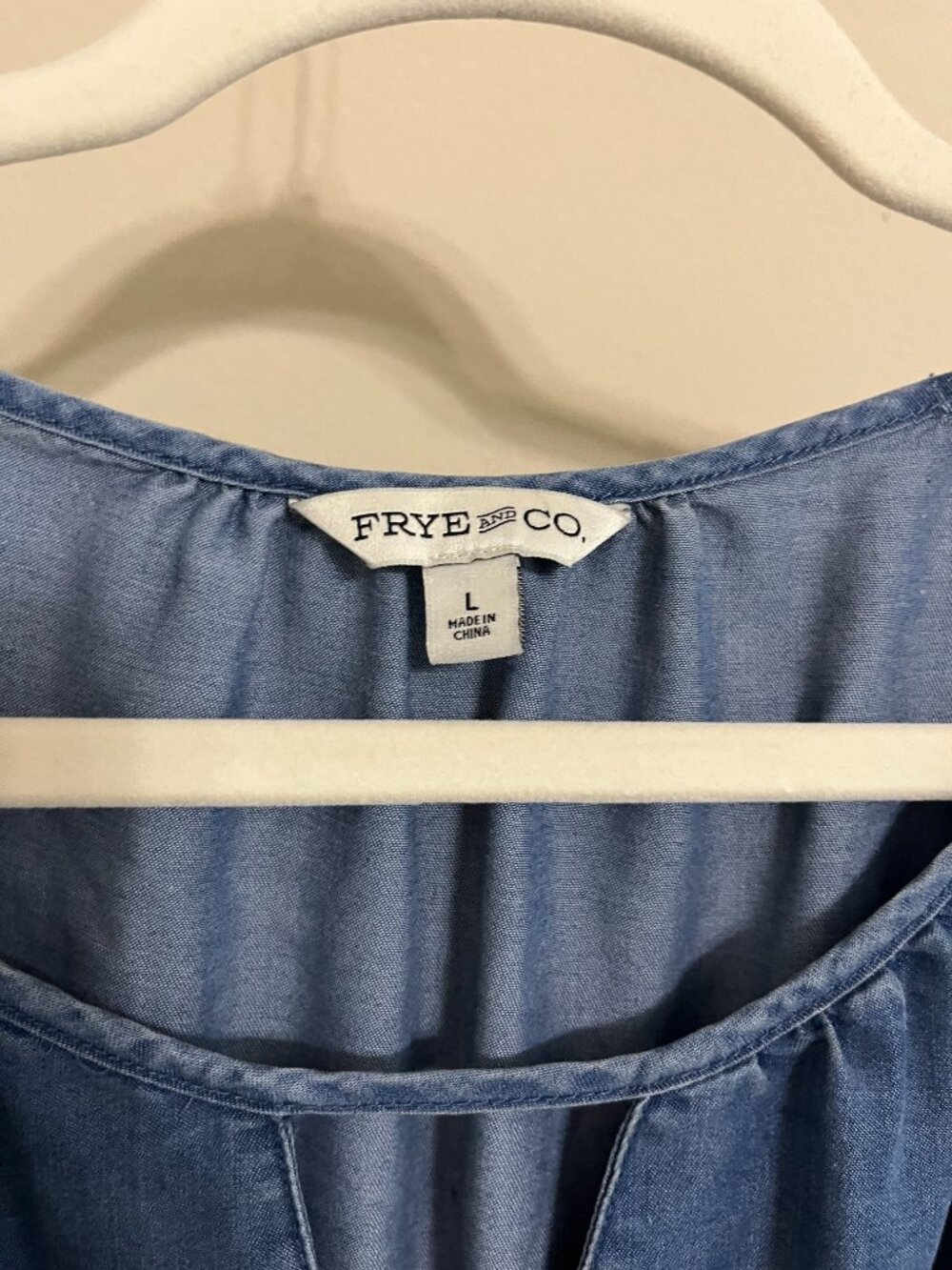 Frye & Co Chambray Blue Dress NWT Smocked Waist Keyhole Flutter Sleeve Large - Picture 7 of 10